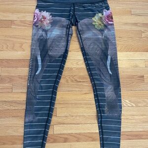 Teeki Hot Pants Leggings Love the Elephant Pattern